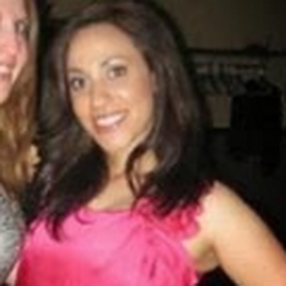 Meet your Posher, Nicole - Picture 1 of 1